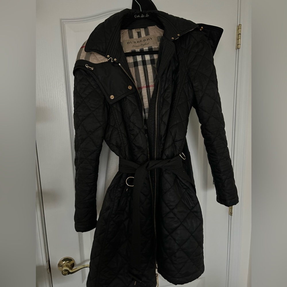 Burberry coat women’s SOLD🚨